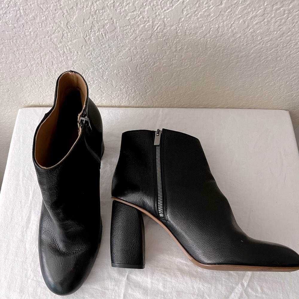 Vera Cuoio Italian leather high heel ankle boots